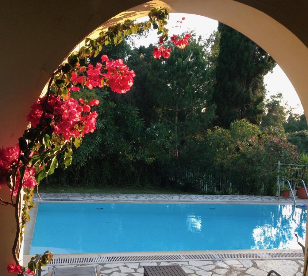 Gastouri Villa Pascalia With Heated Pool In October And Views Achílleion Extérieur photo